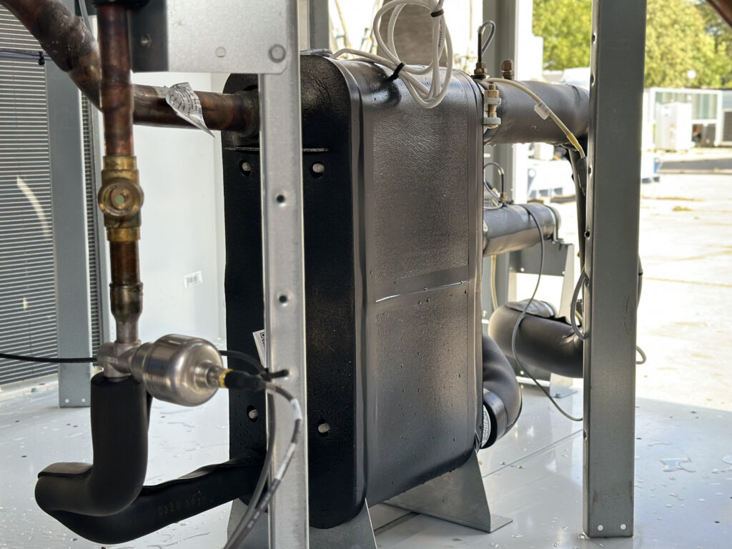 Kaltwassersatz CARRIER 30RB100R 100 kW