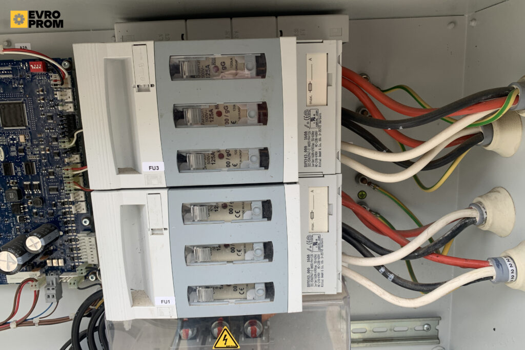 Aircooled chiller CARRIER 30RBP 260 0014 PE 261 KW