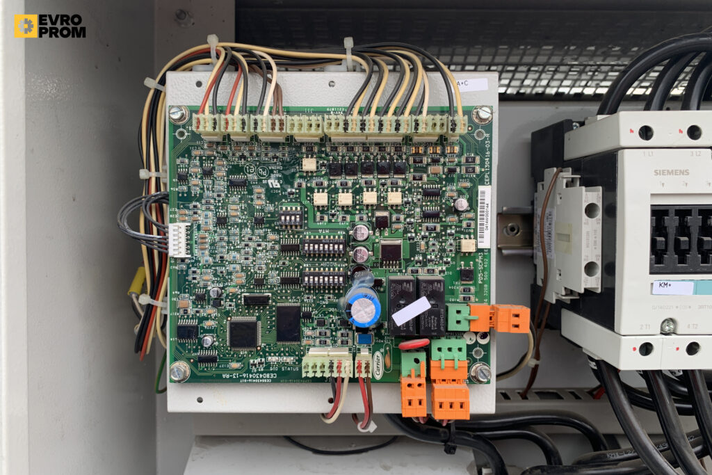 Чіллер CARRIER 30HXC130 A0671 PE 449 кВт