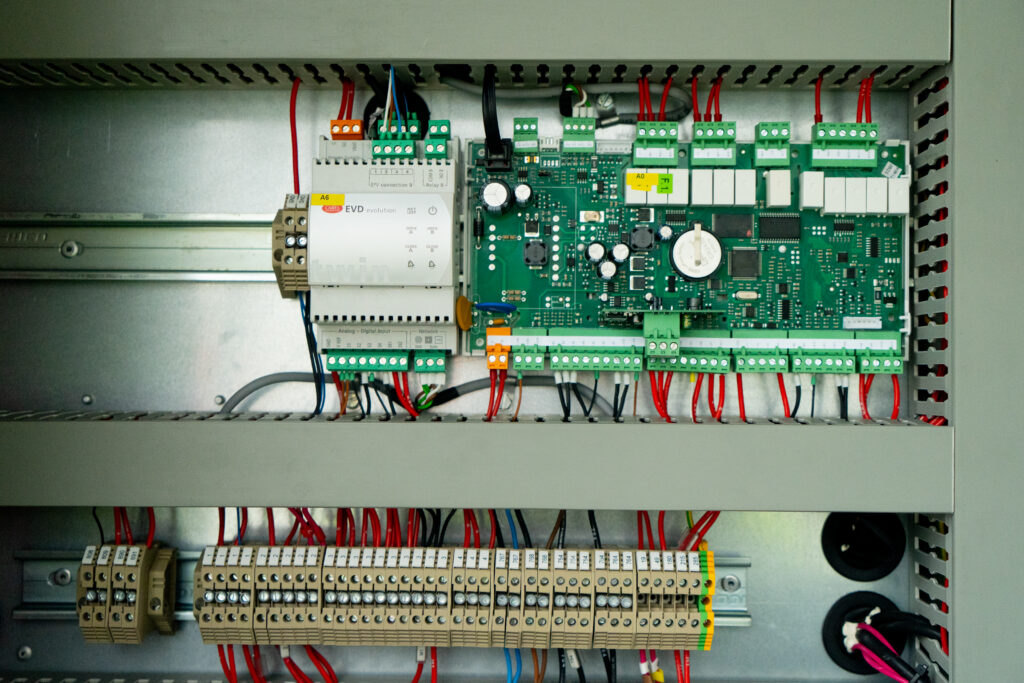Чиллер LENNOX NAC 300D NM7M 308 кВт
