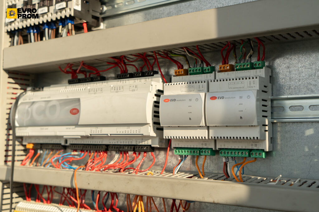 KALTWASSERSATZ/Wärmepumpe Systemair SYSCROLL.330.AIR 308,3/333 kW