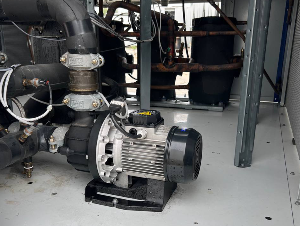 AIRCOOLED CHILLER Carrier 30 RB 100R 107 KW