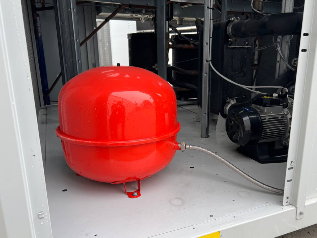 AIRCOOLED CHILLER Carrier 30 RB 100R 107 KW