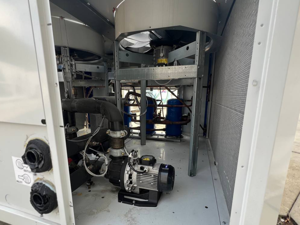 AIRCOOLED CHILLER  Carrier 30RB 120R 124kW