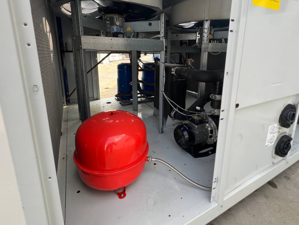 AIRCOOLED CHILLER  Carrier 30RB 120R 124kW
