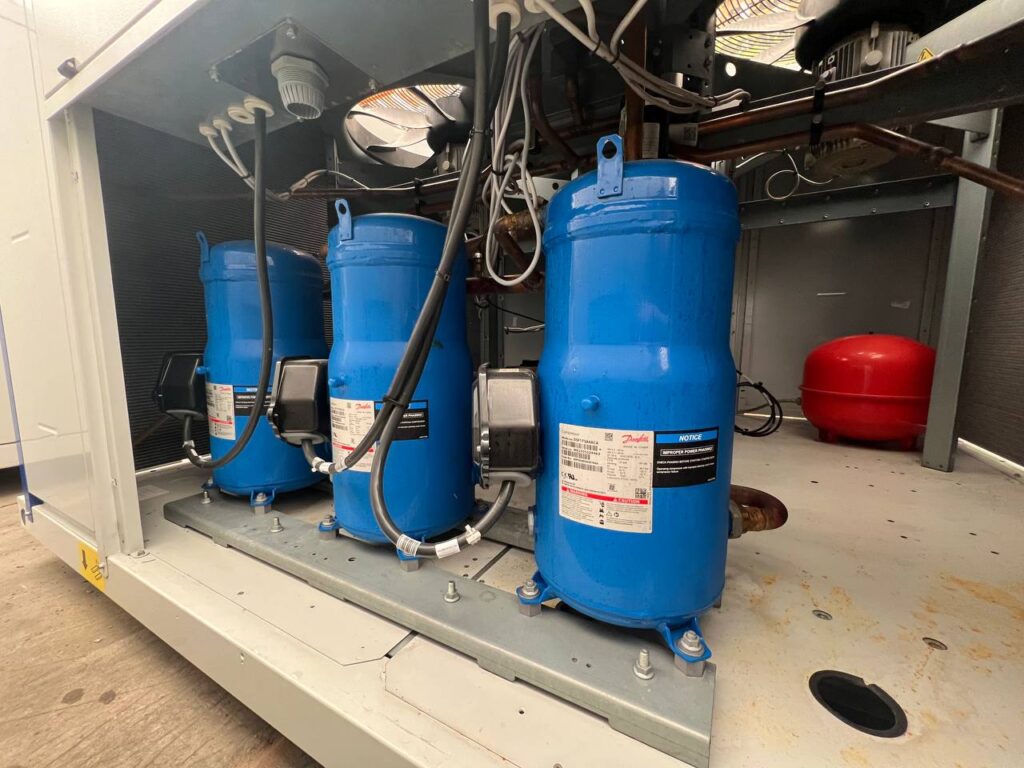 AIRCOOLED CHILLER  Carrier 30RB 120R 124kW