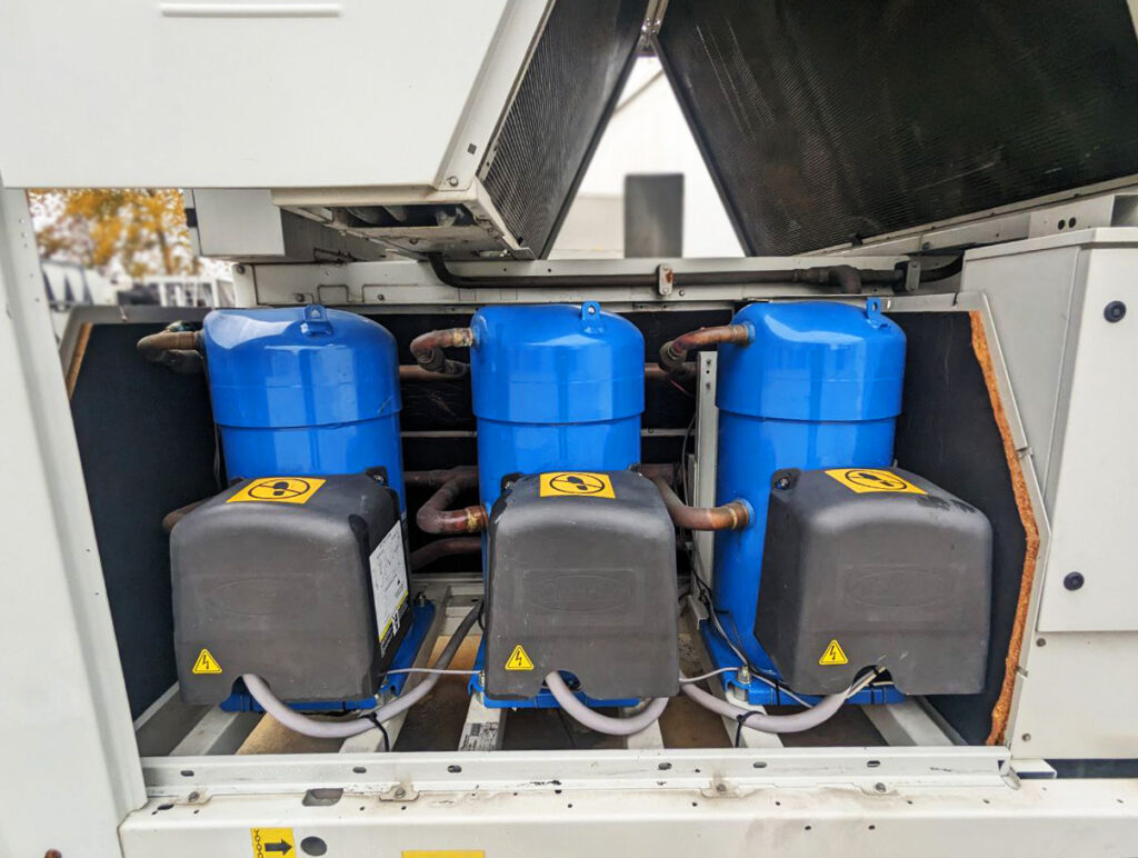 AIRCOOLED CHILLER CARRIER 30RB 331 KW