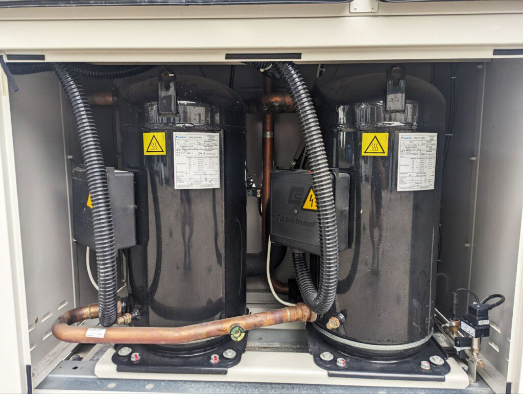 KALTWASSERSATZ DAIKIN EWAQ140G 139 kW