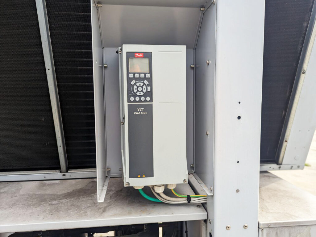 CHILLER/POMPA CIEPŁA Systemair Syscroll 137/145 kW