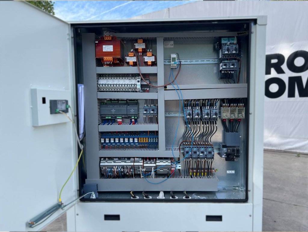 KALTWASSERSATZ / WÄRMEPUMPE EMICON PAE HT 1202 HE S KC 127.4/145.6 KW