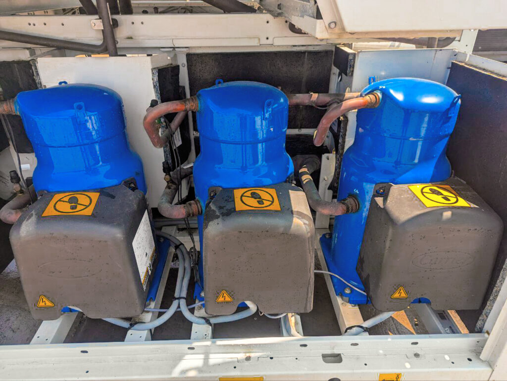AIRCOOLED Chiller Carrier 30RBM 180 KW