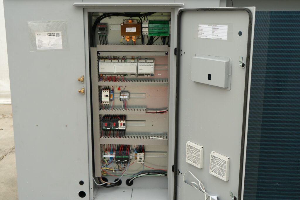 Kaltwassersatz/Wärmepumpe SYSTEMAIR AQR290-H050.PROTO 46/54kW