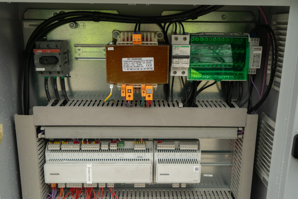 Kaltwassersatz/Wärmepumpe SYSTEMAIR AQR290-H050.PROTO 46/54kW