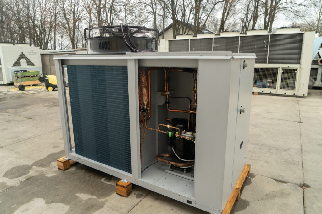 Kaltwassersatz/Wärmepumpe SYSTEMAIR AQR290-H050.PROTO 46/54kW