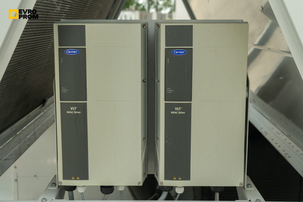 Kaltwassersatz Carrier 30RBP 330 0249 PE 333 kW