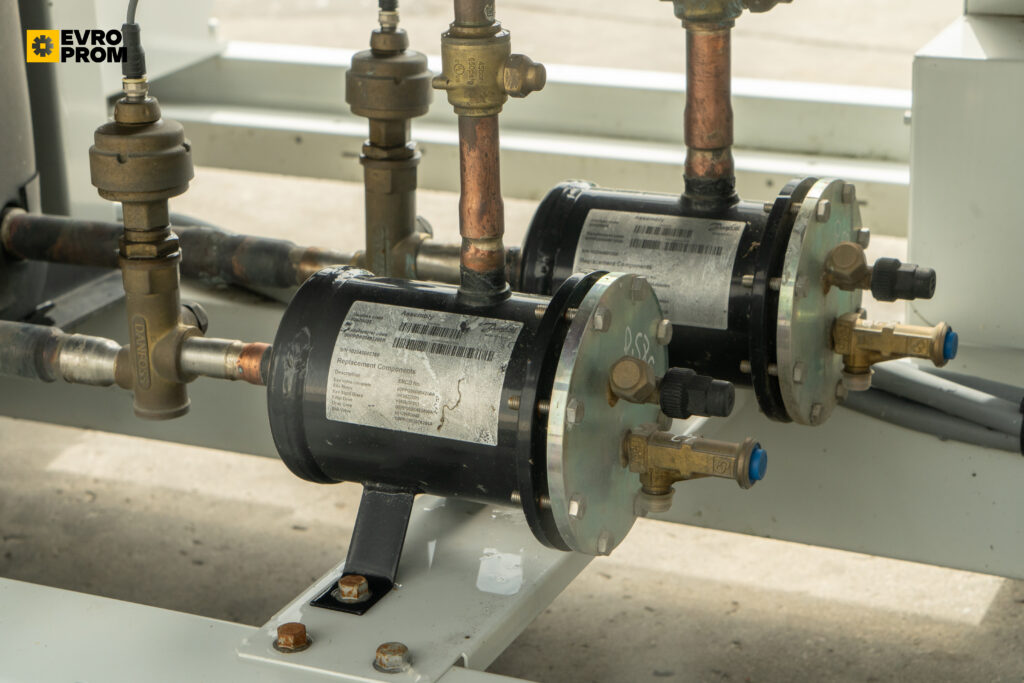 Kaltwassersatz Carrier 30RBP 330 0249 PE 333 kW