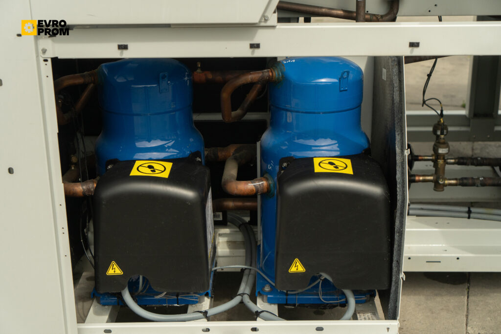 Kaltwassersatz Carrier 30RBP 330 0249 PE 333 kW