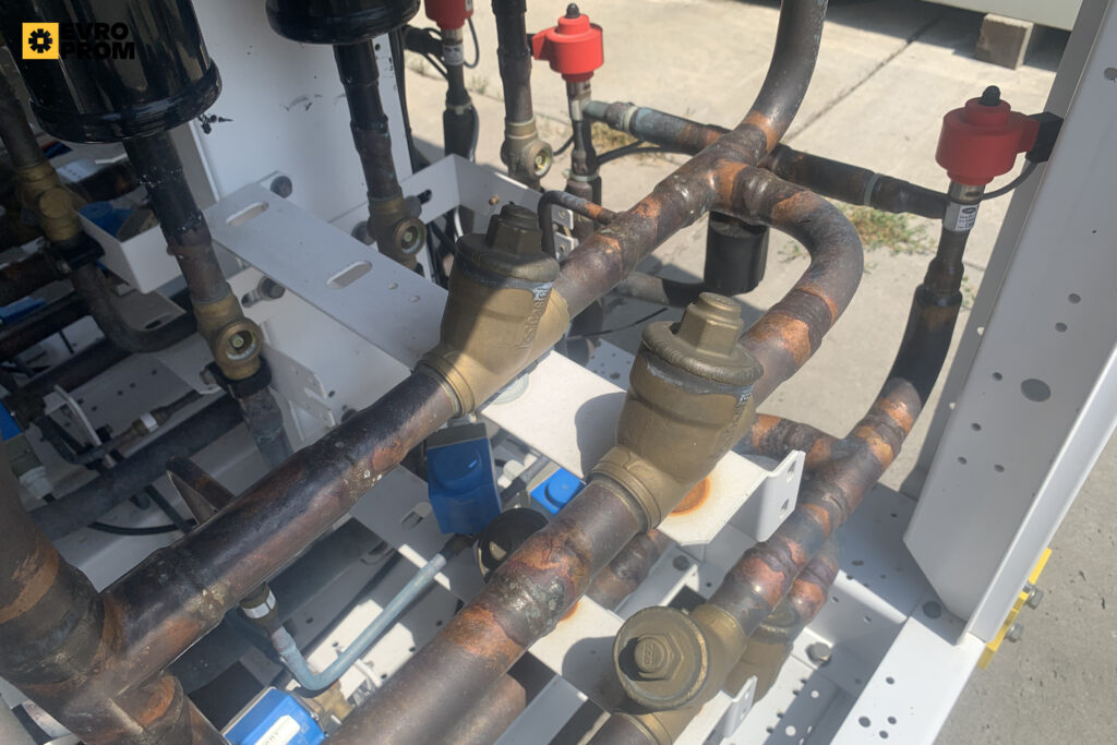 KALTWASSERSATZ/WÄRMEPUMPE AERMEC NPG1200A4 349.6 KW/363.1 KW
