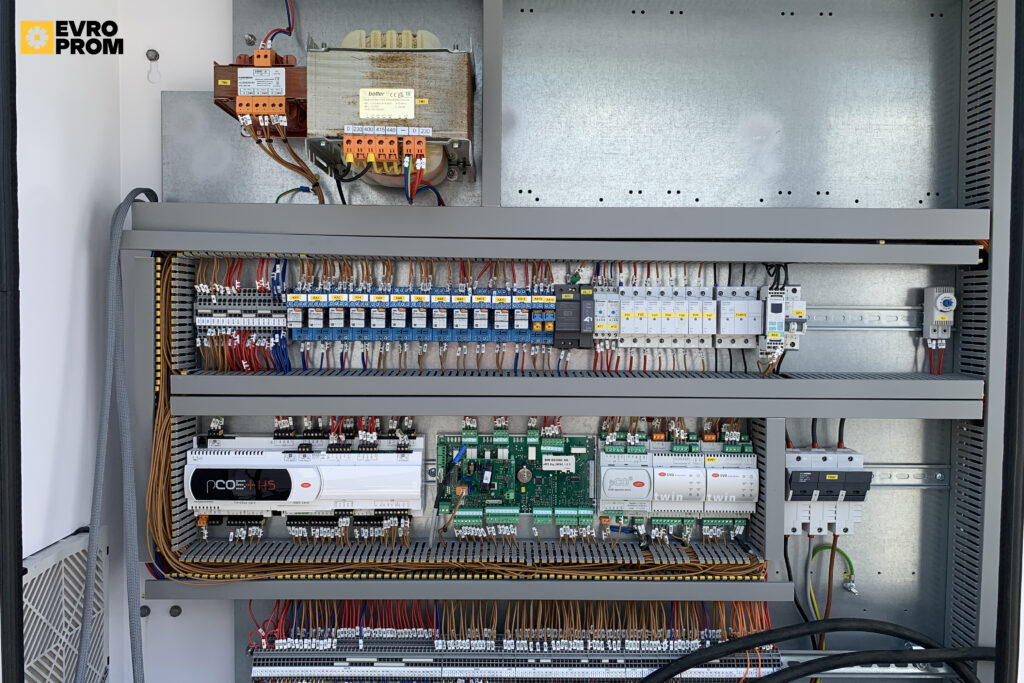 KALTWASSERSATZ/WÄRMEPUMPE AERMEC NPG1200A4 349.6 KW/363.1 KW